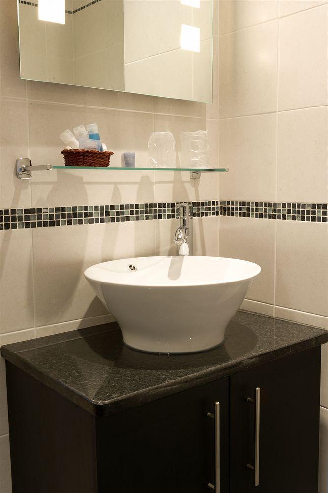 Hotel The Grafton Harrogate Exterior foto A washbasin