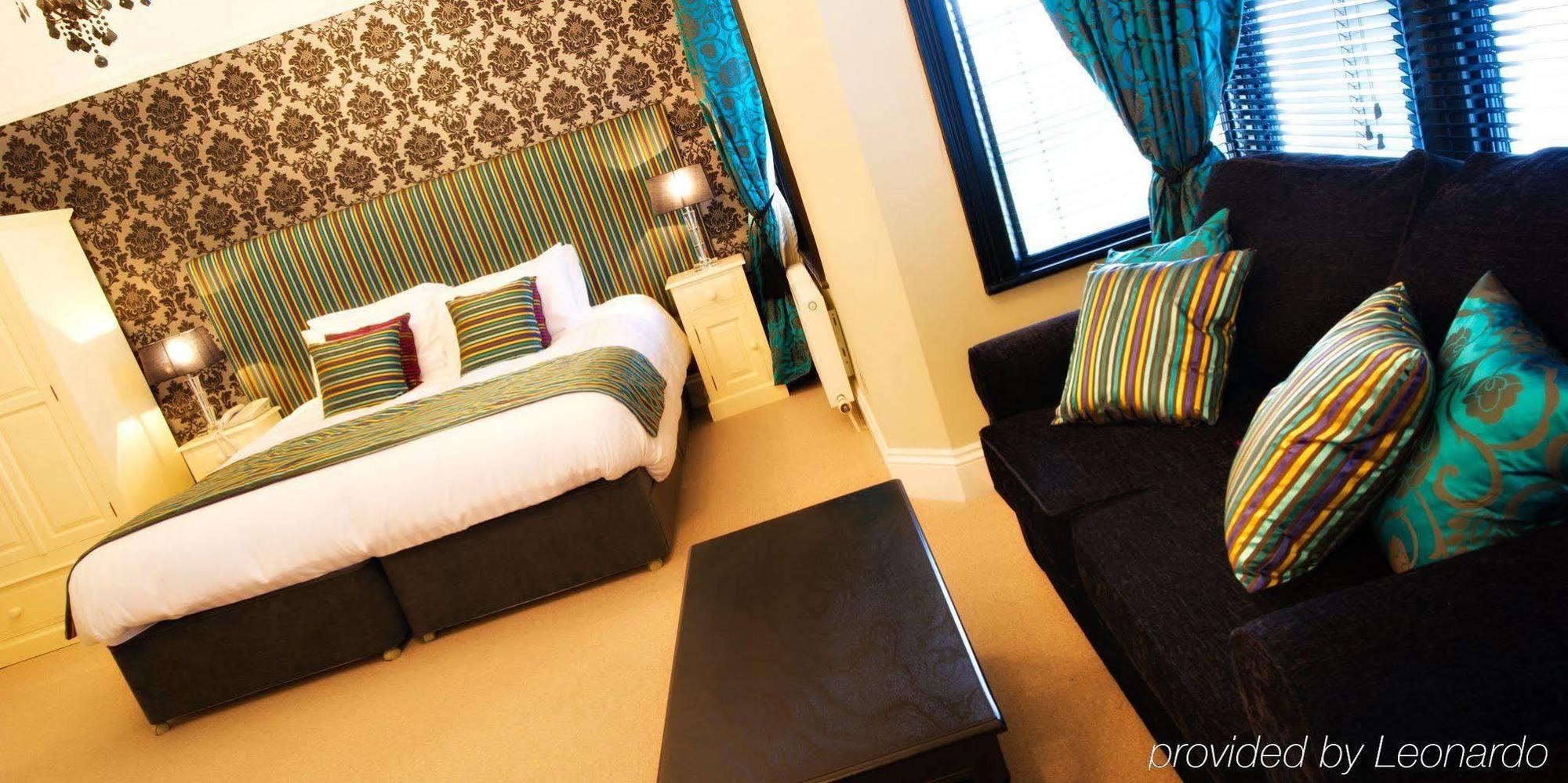 Hotel The Grafton Harrogate Exterior foto A room at the hotel