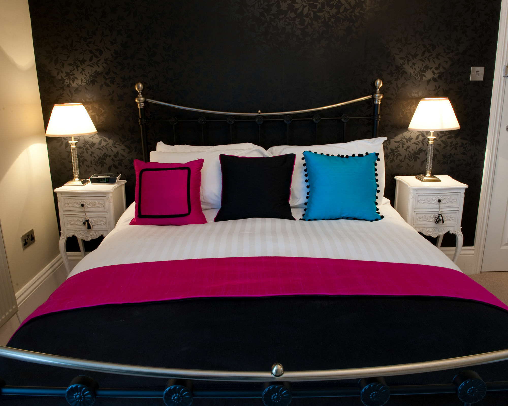 Hotel The Grafton Harrogate Exterior foto A bedroom at the hotel