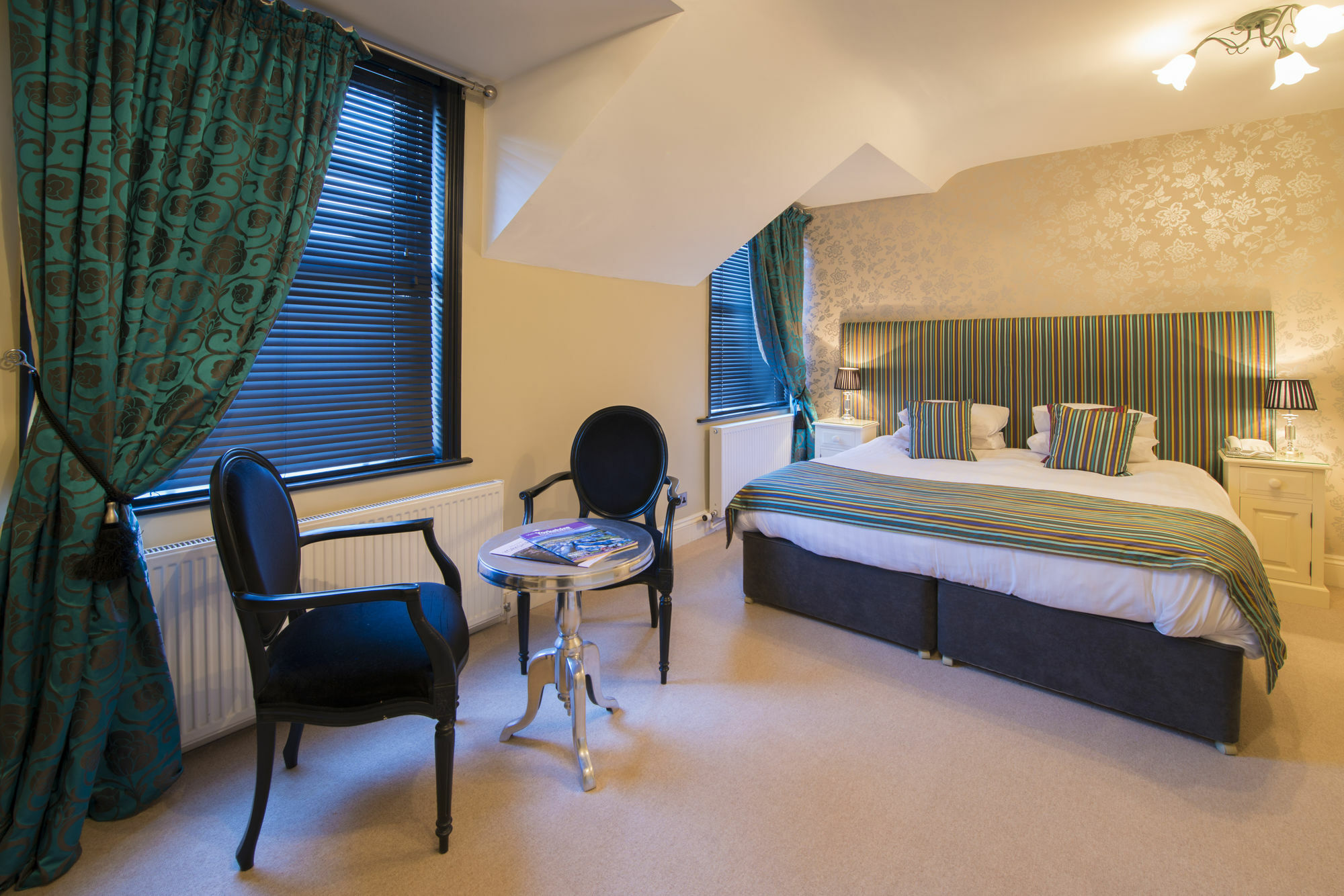 Hotel The Grafton Harrogate Exterior foto A bedroom at the hotel